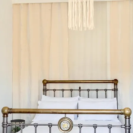 Elefthia Syros - Luxury & Hotel Mégas Yialós-Nítes