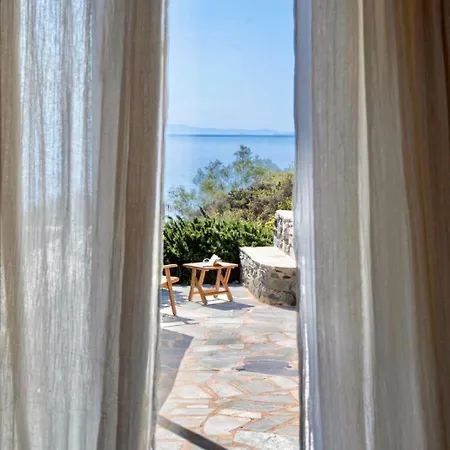 Elefthia Syros - Luxury & Mégas Yialós-Nítes