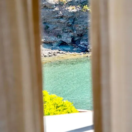 Elefthia Syros - Luxury & Отель Мегас-Ялос-Нитес