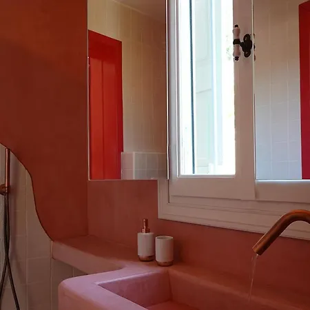 Elefthia Syros - Luxury & Hotel Mégas Yialós-Nítes
