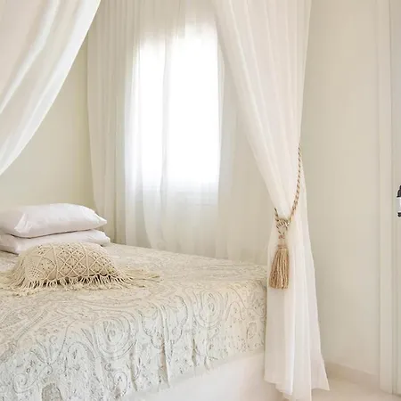 Hotel Elefthia Syros - Luxury & Mégas Yialós-Nítes