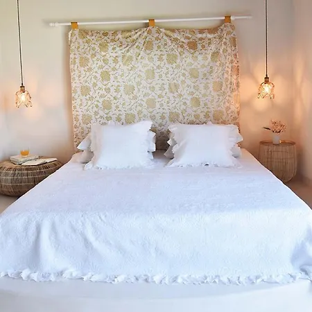 Elefthia Syros - Luxury & * Mégas Yialós-Nítes
