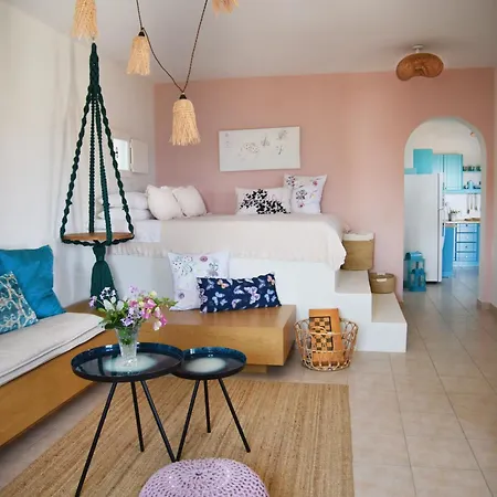 Elefthia Syros - Luxury & Mégas Yialós-Nítes