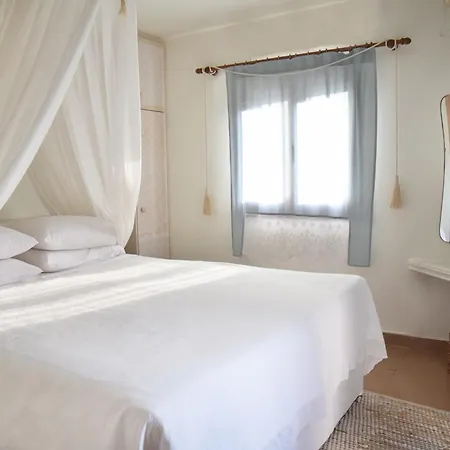 Elefthia Syros - Luxury & Отель Мегас-Ялос-Нитес
